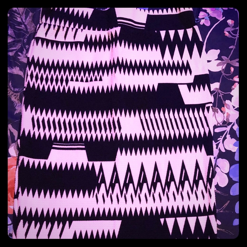 Navy/White geometric stretchy pencil skirt